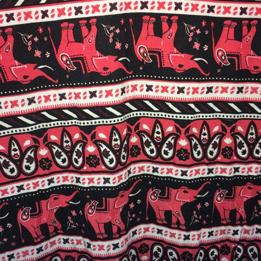 Elephant Pattern V-Neck Tee - Picture 2 of 3